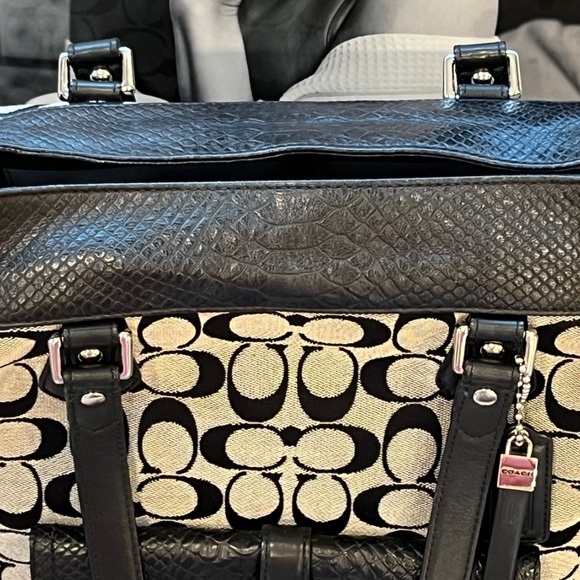 COACH 🎁Charlie Signature Python Shoulder Bag Tote Front Pocket EUC VINTAGE - Picture 12 of 16